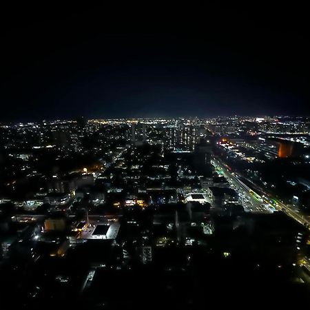 Coast Stay By J 40Th Floor Penthouse Манила Экстерьер фото